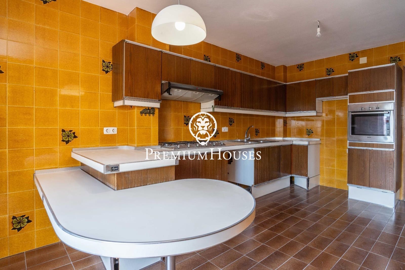 6 bedroom Flat for sale in Vilanova i la Geltru - € 495,000 (Ref: 9812327)