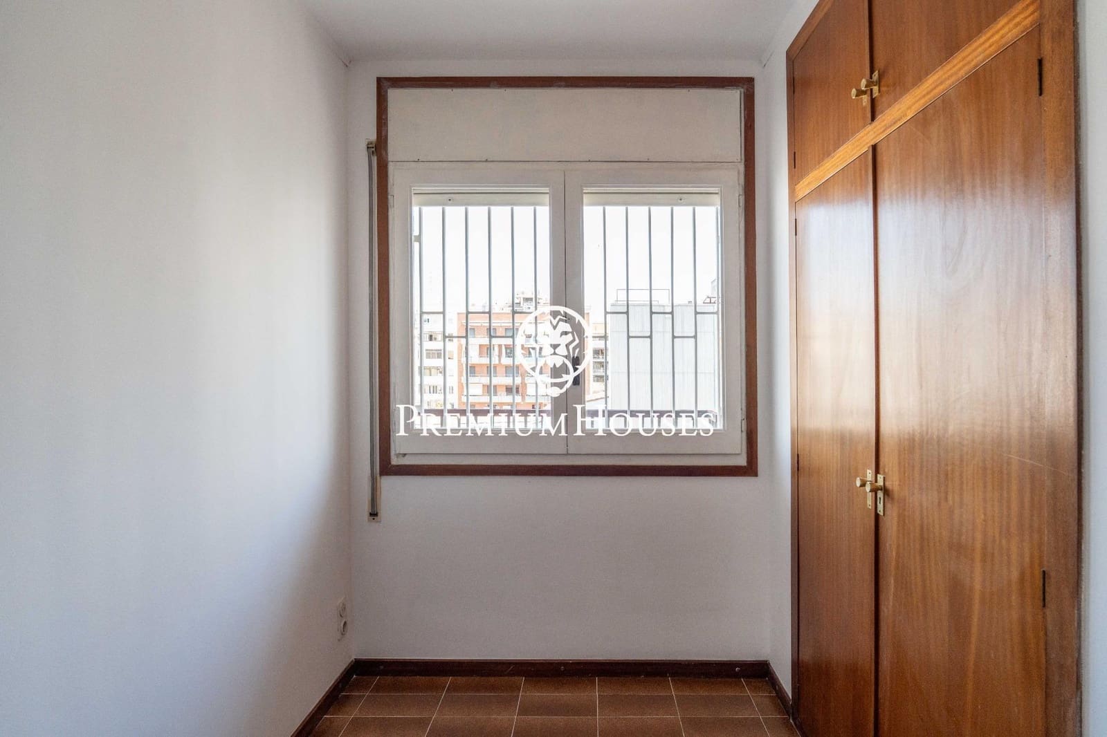 6 bedroom Flat for sale in Vilanova i la Geltru - € 495,000 (Ref: 9812327)