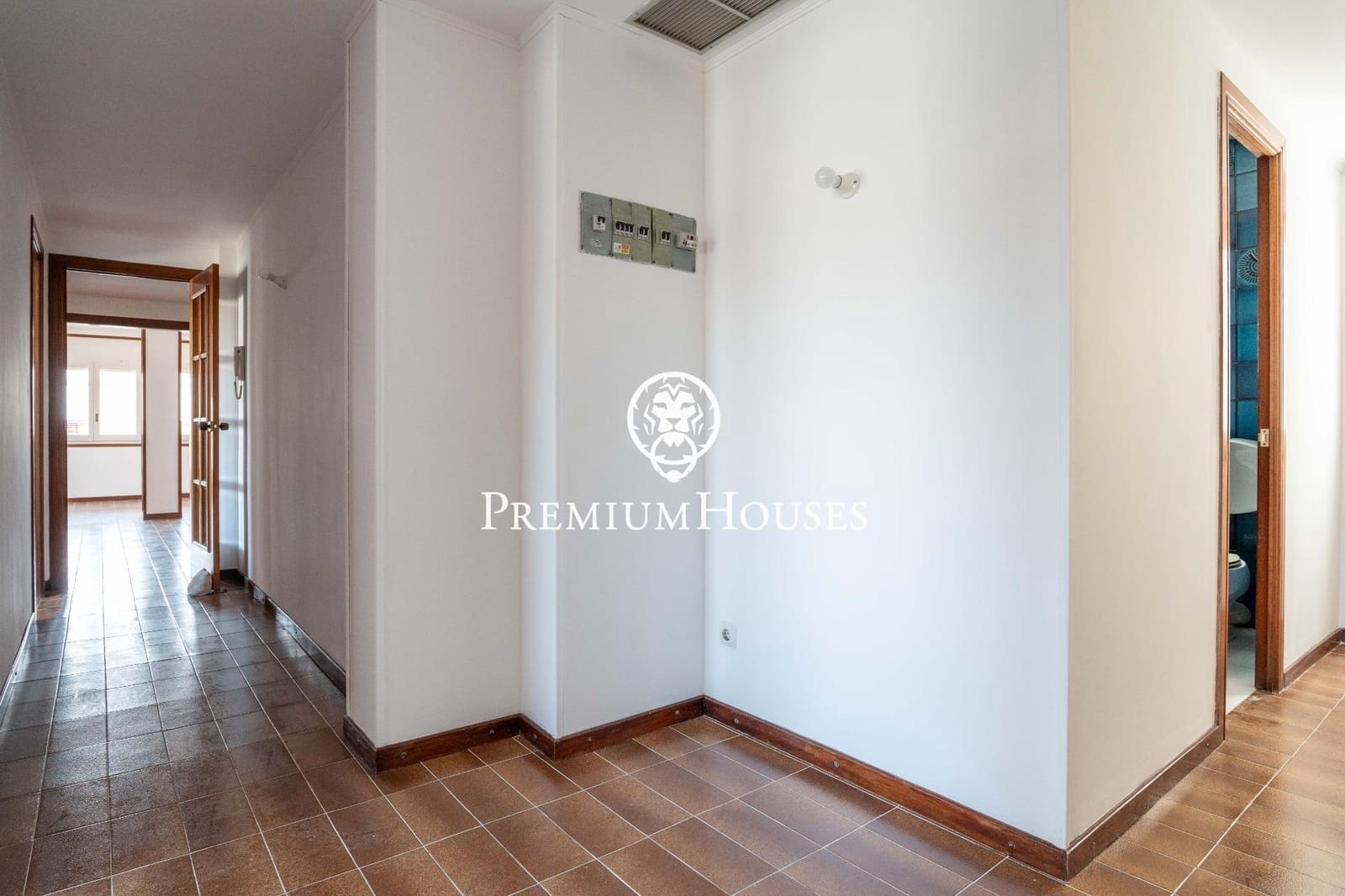 6 bedroom Flat for sale in Vilanova i la Geltru - € 495,000 (Ref: 9812327)