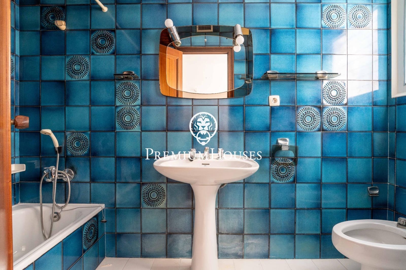 6 bedroom Flat for sale in Vilanova i la Geltru - € 495,000 (Ref: 9812327)
