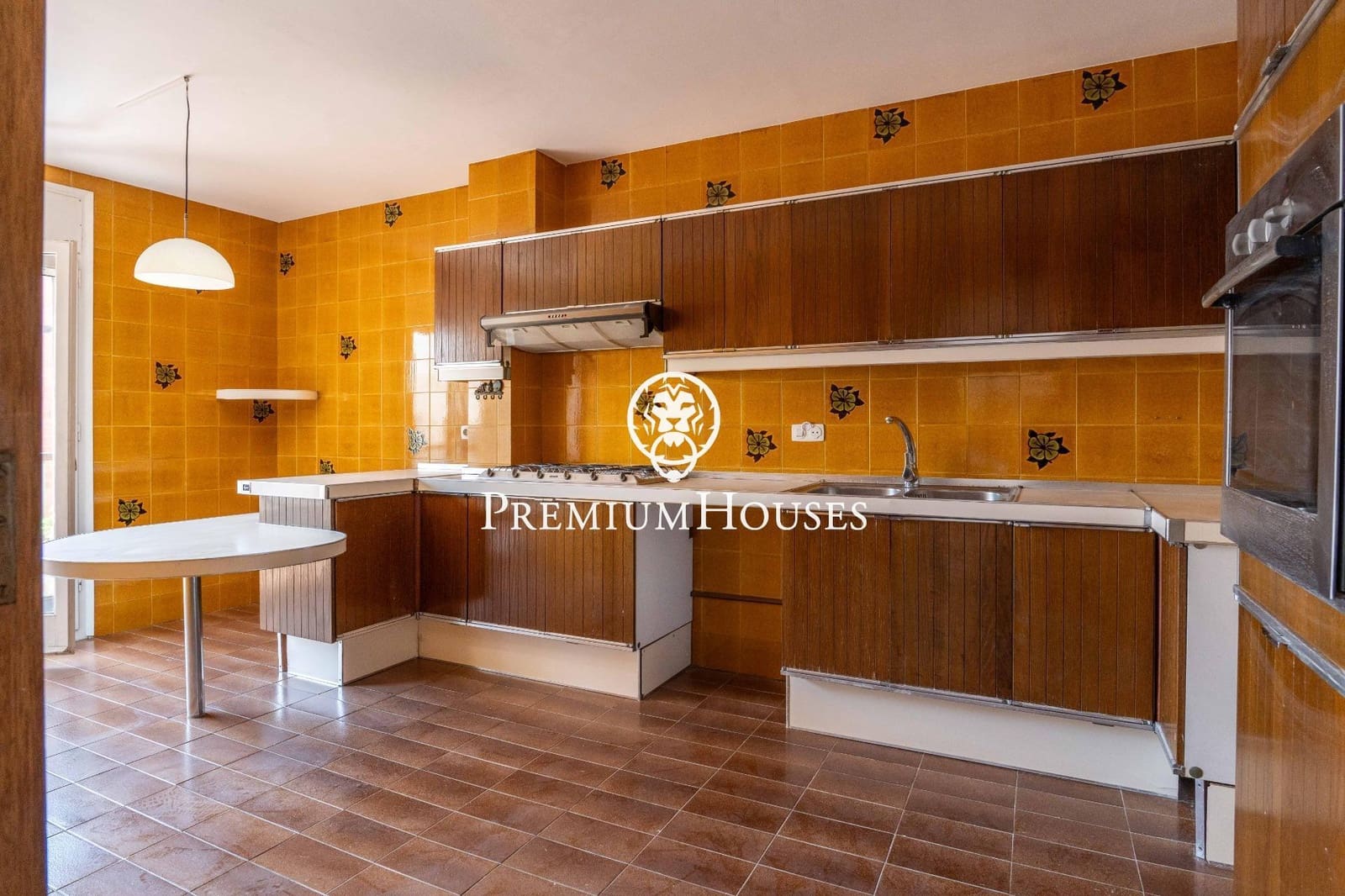 6 bedroom Flat for sale in Vilanova i la Geltru - € 495,000 (Ref: 9812327)