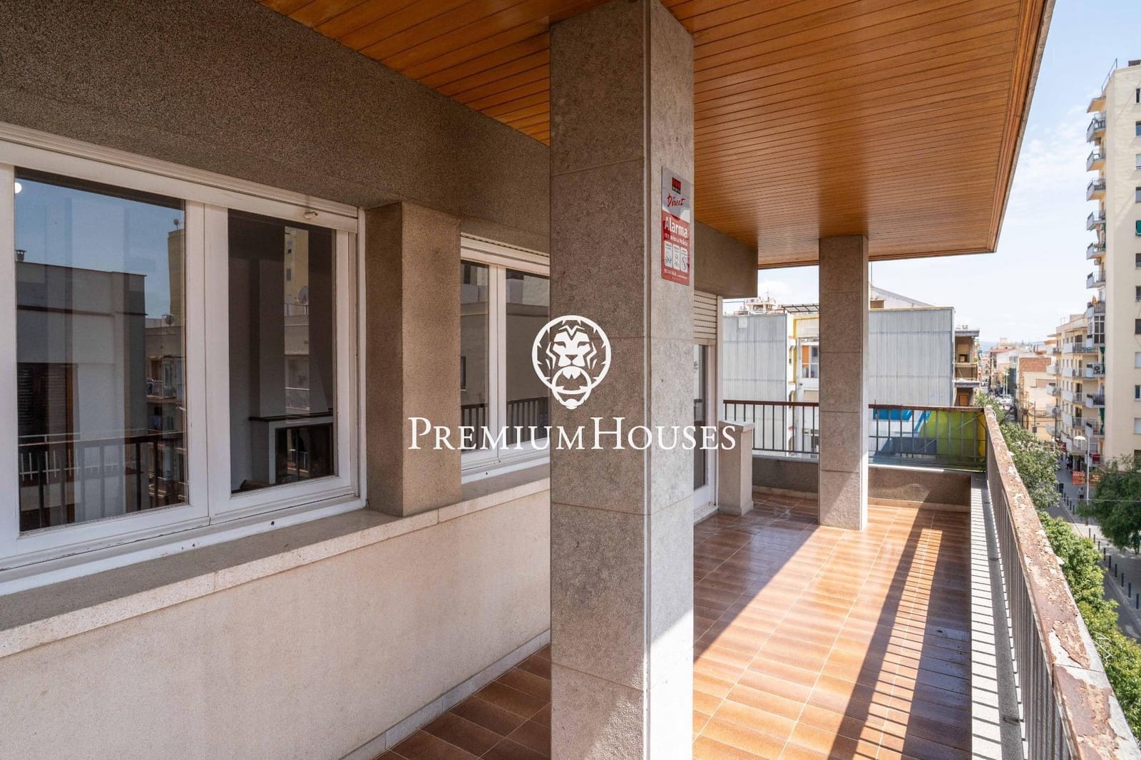 6 bedroom Flat for sale in Vilanova i la Geltru - € 495,000 (Ref: 9812327)