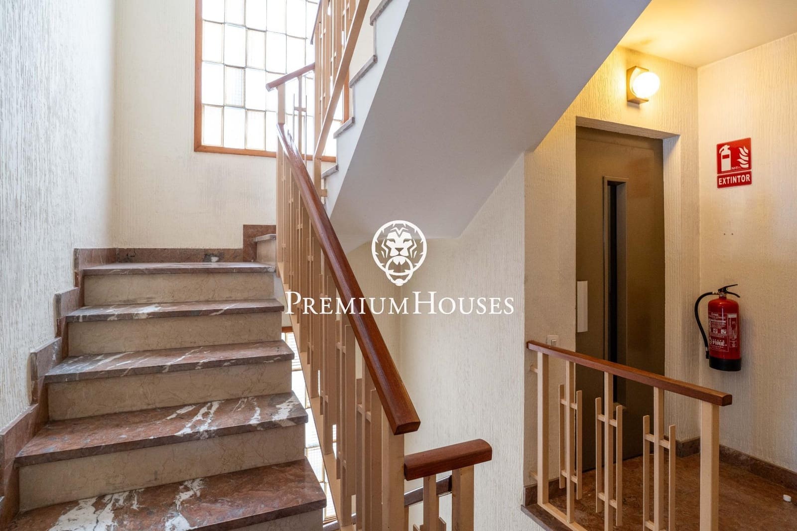 6 bedroom Flat for sale in Vilanova i la Geltru - € 495,000 (Ref: 9812327)