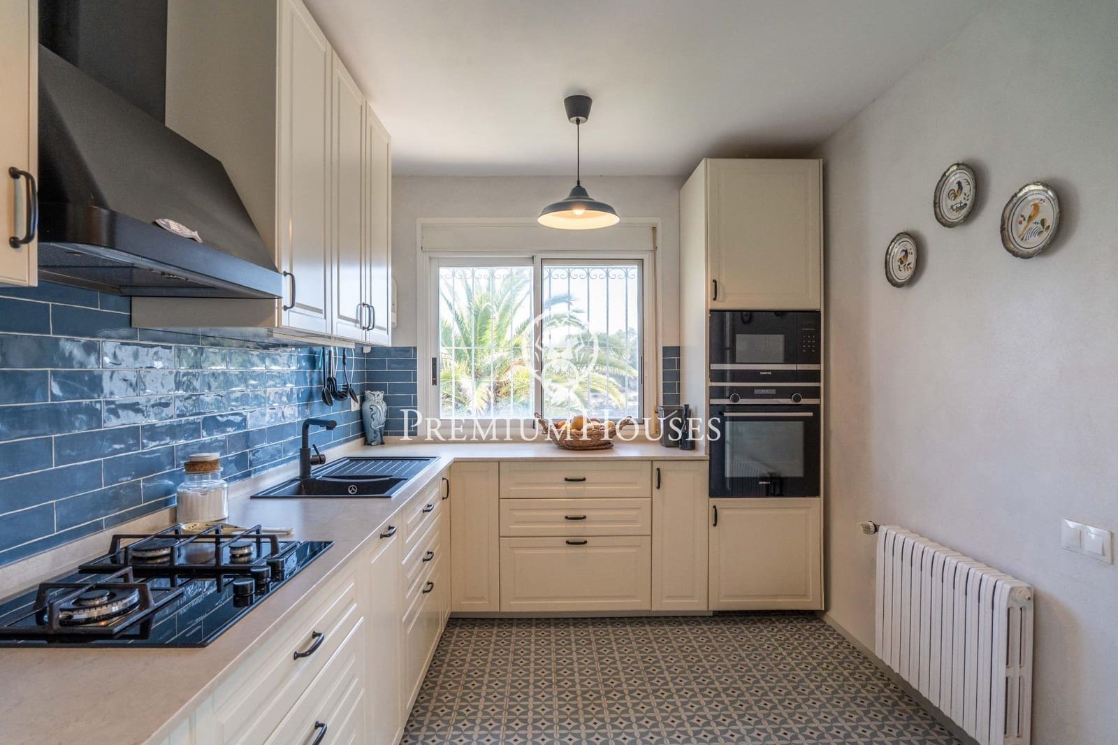 5 Zimmer Villa zu verkaufen in L'Ametlla de Mar mit Pool Garage - 995.000 € (Ref: 9825058)