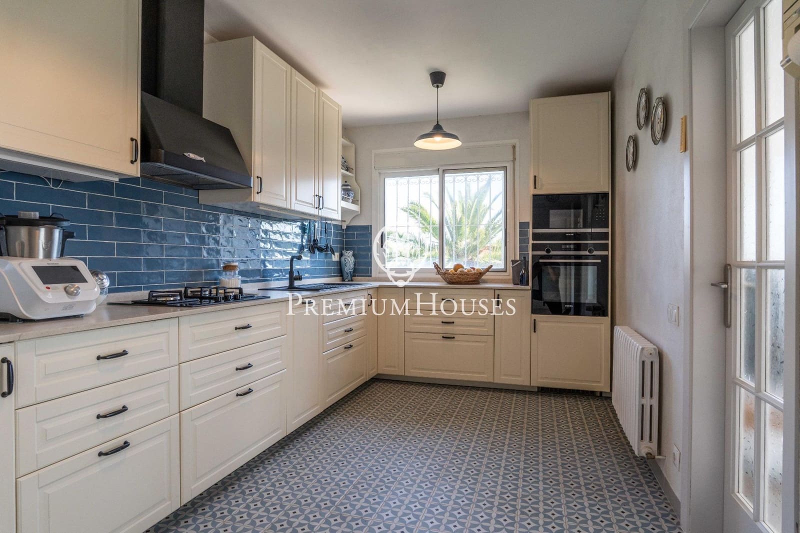 5 Zimmer Villa zu verkaufen in L'Ametlla de Mar mit Pool Garage - 995.000 € (Ref: 9825058)