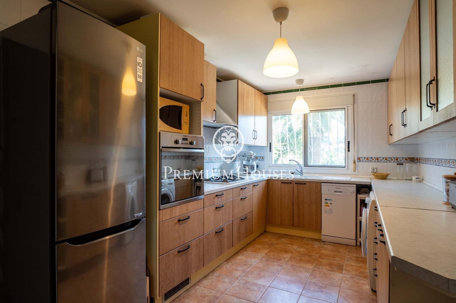 5 Zimmer Villa zu verkaufen in L'Ametlla de Mar mit Pool Garage - 995.000 € (Ref: 9825058)
