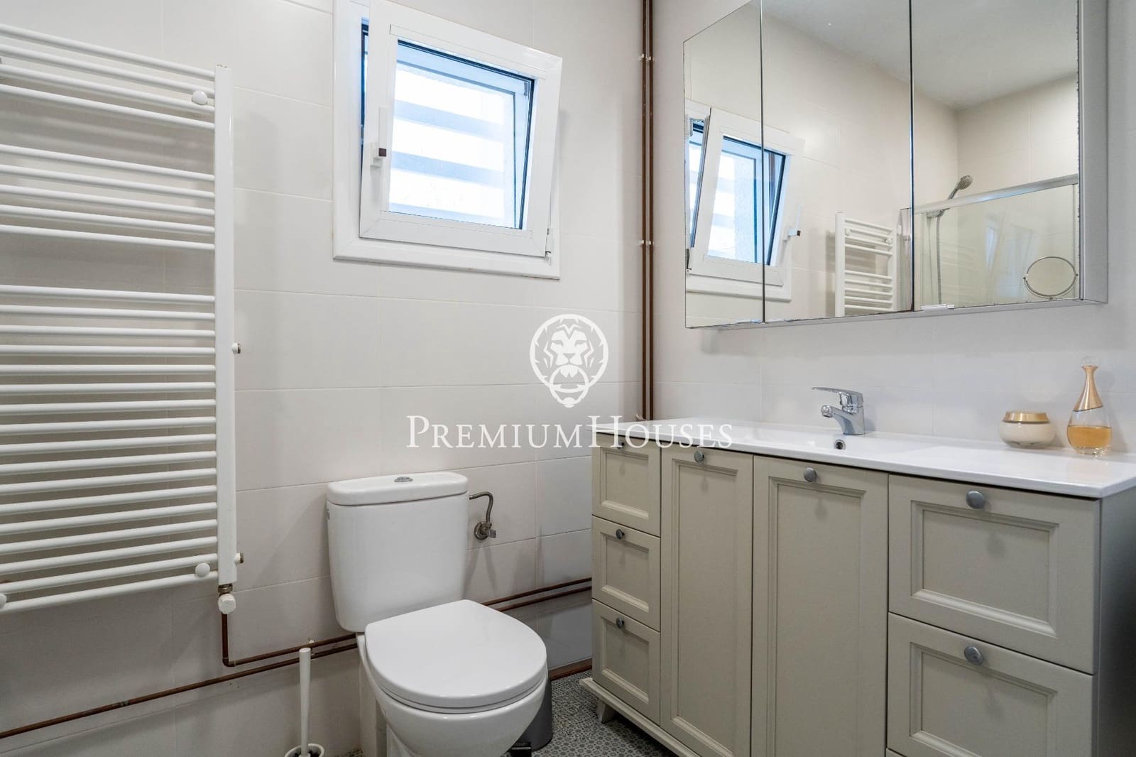 5 Zimmer Villa zu verkaufen in L'Ametlla de Mar mit Pool Garage - 995.000 € (Ref: 9825058)