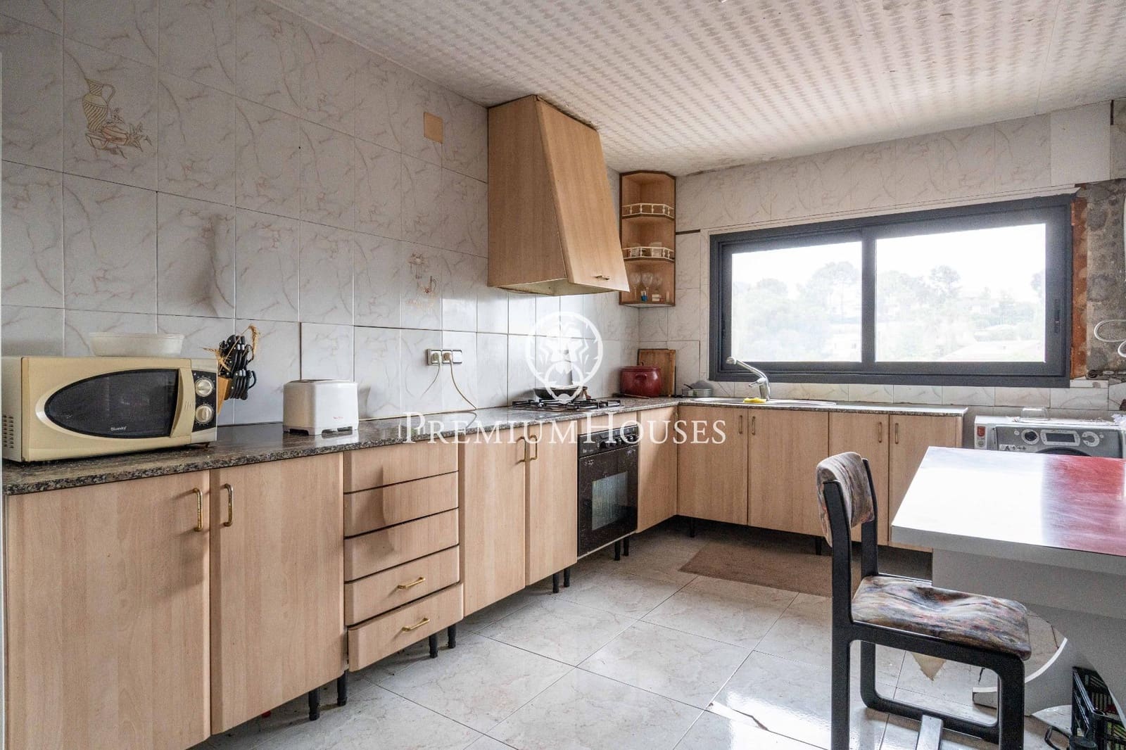 4 makuuhuone Huvila myytävänä paikassa Castelldefels mukana uima-altaan 
autotalli - 685 000 € (Ref: 9831753)