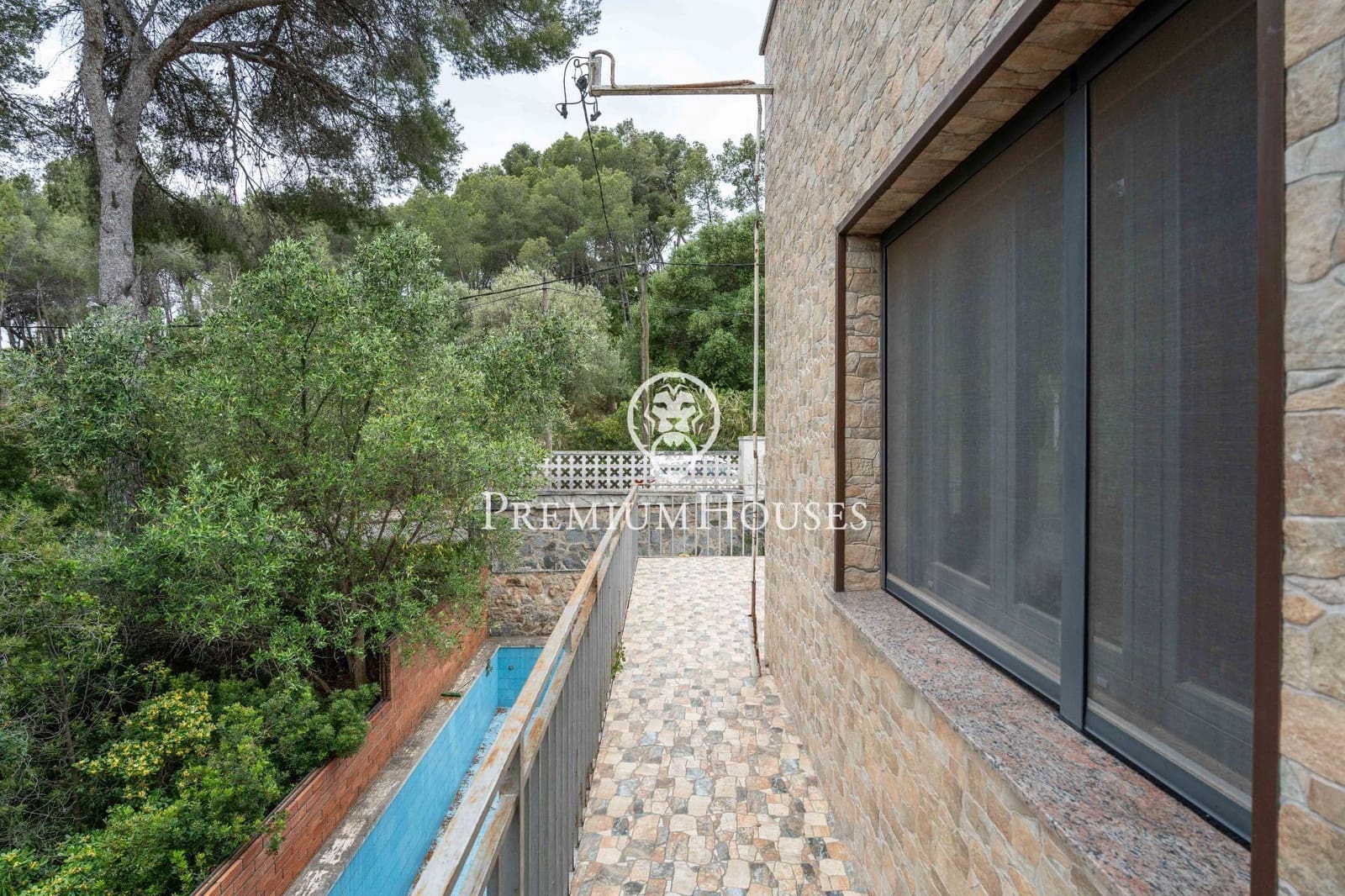 4 makuuhuone Huvila myytävänä paikassa Castelldefels mukana uima-altaan 
autotalli - 685 000 € (Ref: 9831753)