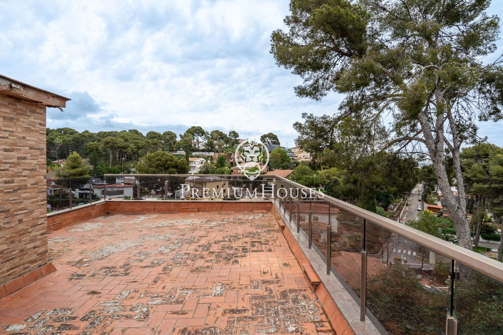 4 makuuhuone Huvila myytävänä paikassa Castelldefels mukana uima-altaan 
autotalli - 685 000 € (Ref: 9831753)