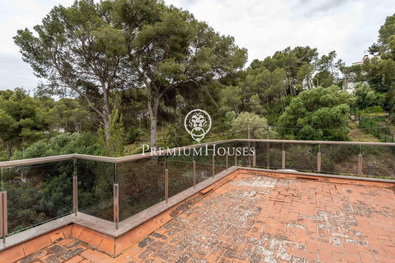 4 makuuhuone Huvila myytävänä paikassa Castelldefels mukana uima-altaan 
autotalli - 685 000 € (Ref: 9831753)