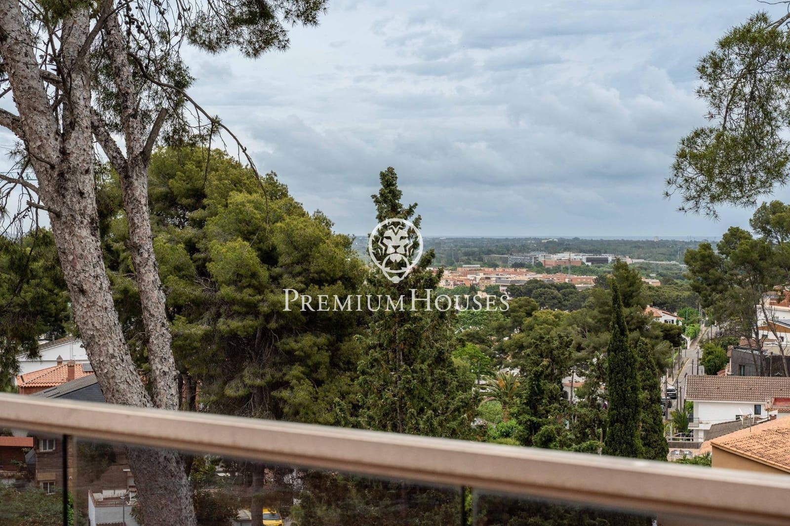 4 makuuhuone Huvila myytävänä paikassa Castelldefels mukana uima-altaan 
autotalli - 685 000 € (Ref: 9831753)