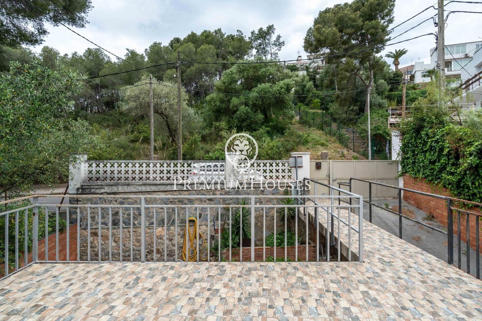 4 makuuhuone Huvila myytävänä paikassa Castelldefels mukana uima-altaan 
autotalli - 685 000 € (Ref: 9831753)