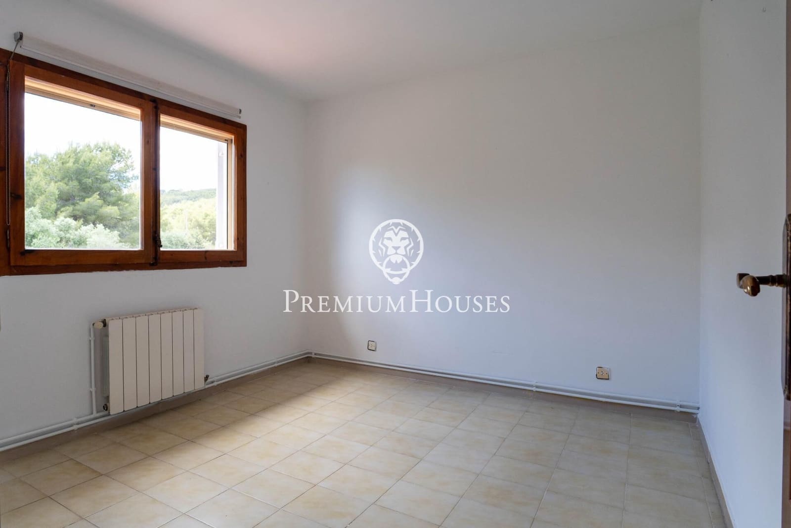4 bedroom Terraced Villa for sale in Tarragona city with garage - € 365,000 (Ref: 9839533)