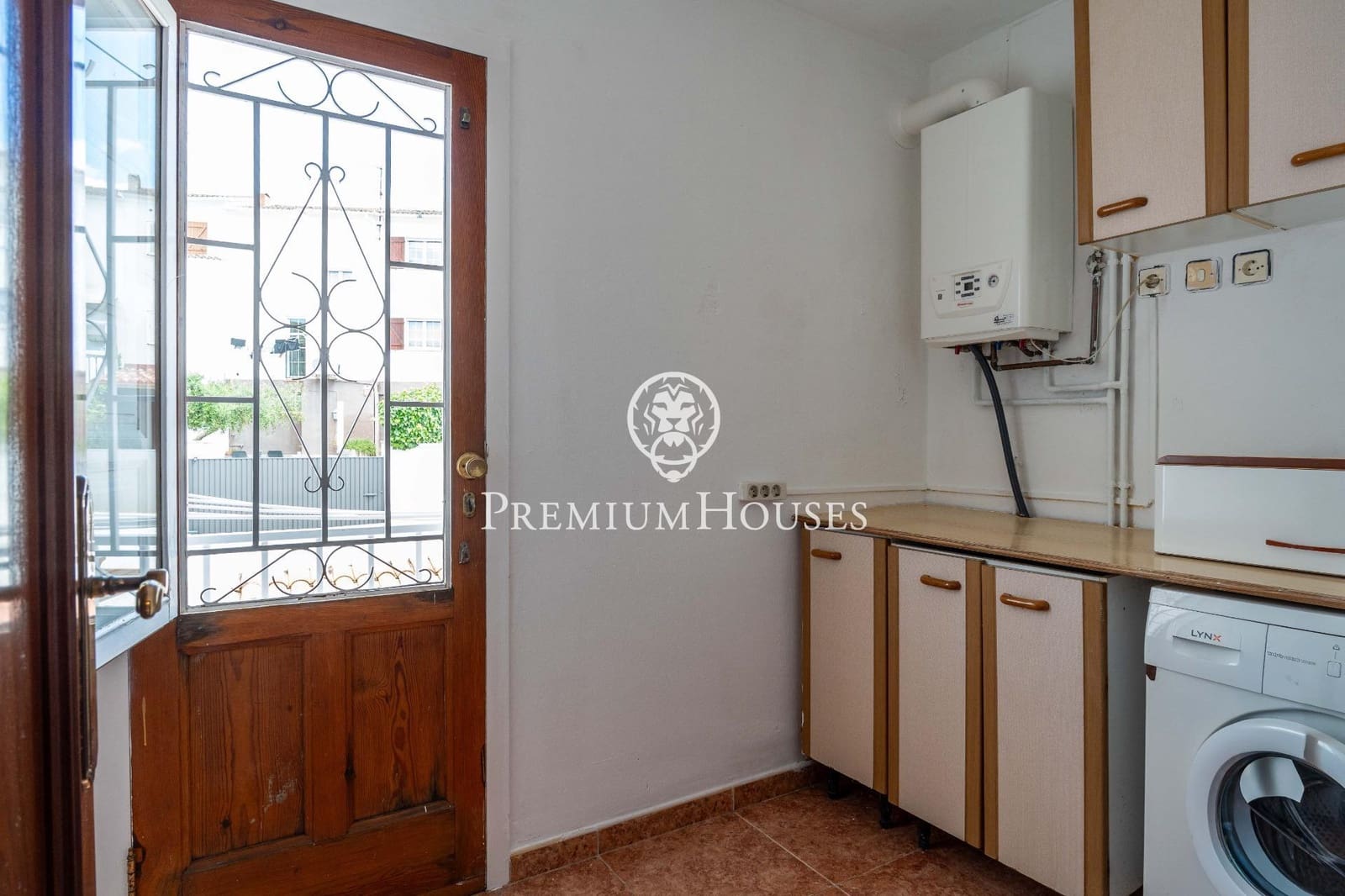 4 bedroom Terraced Villa for sale in Tarragona city with garage - € 365,000 (Ref: 9839533)
