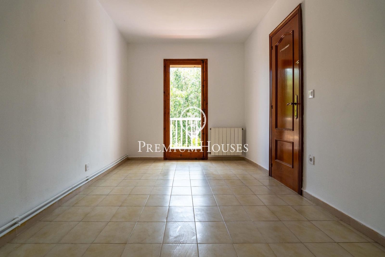 4 bedroom Terraced Villa for sale in Tarragona city with garage - € 365,000 (Ref: 9839533)