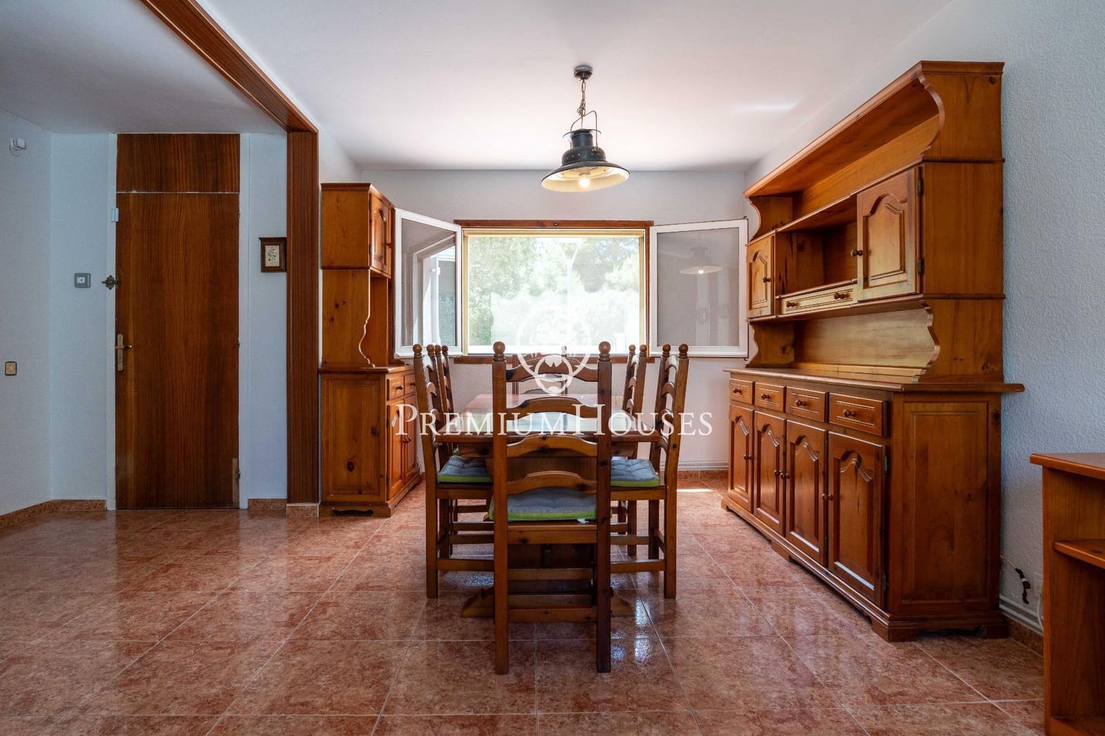 4 bedroom Terraced Villa for sale in Tarragona city with garage - € 365,000 (Ref: 9839533)