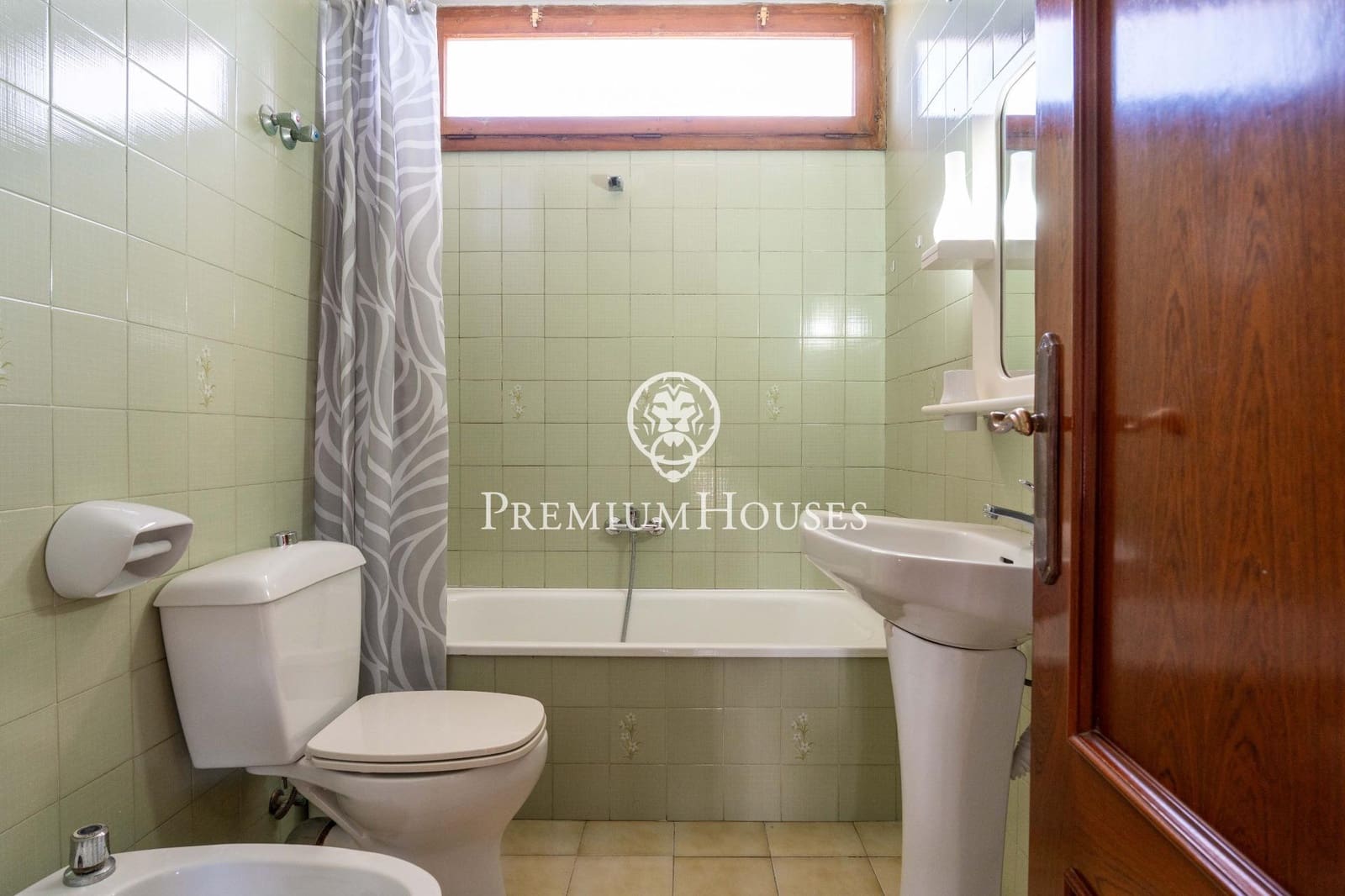 4 bedroom Terraced Villa for sale in Tarragona city with garage - € 365,000 (Ref: 9839533)