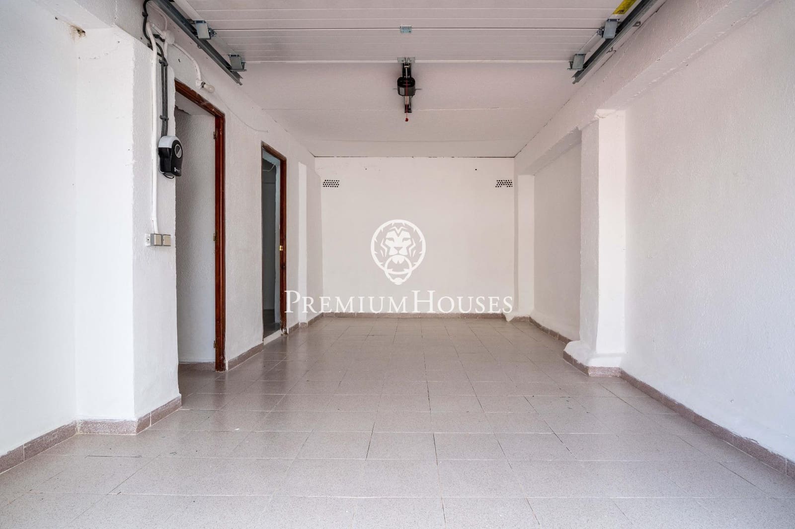 4 bedroom Terraced Villa for sale in Tarragona city with garage - € 365,000 (Ref: 9839533)