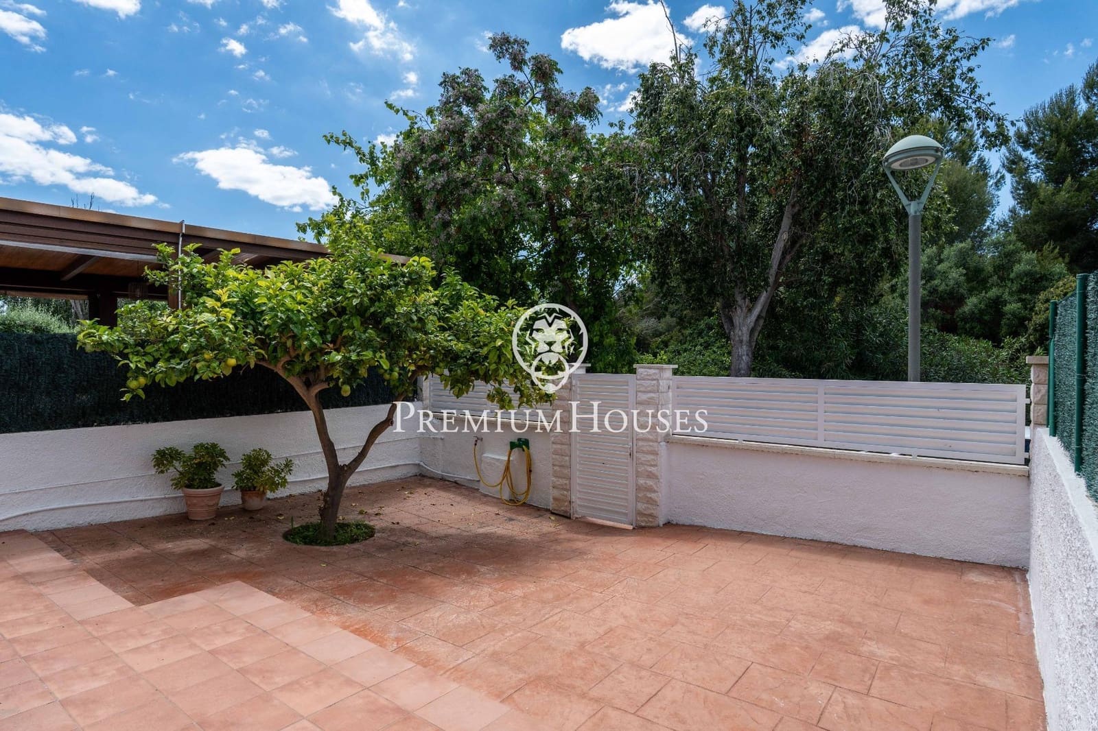 4 bedroom Terraced Villa for sale in Tarragona city with garage - € 365,000 (Ref: 9839533)