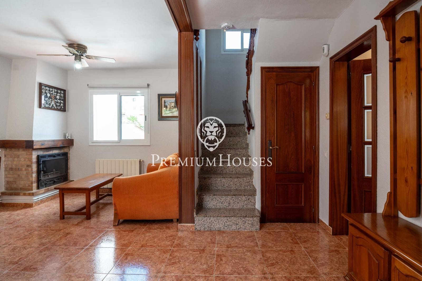 4 bedroom Terraced Villa for sale in Tarragona city with garage - € 365,000 (Ref: 9839533)