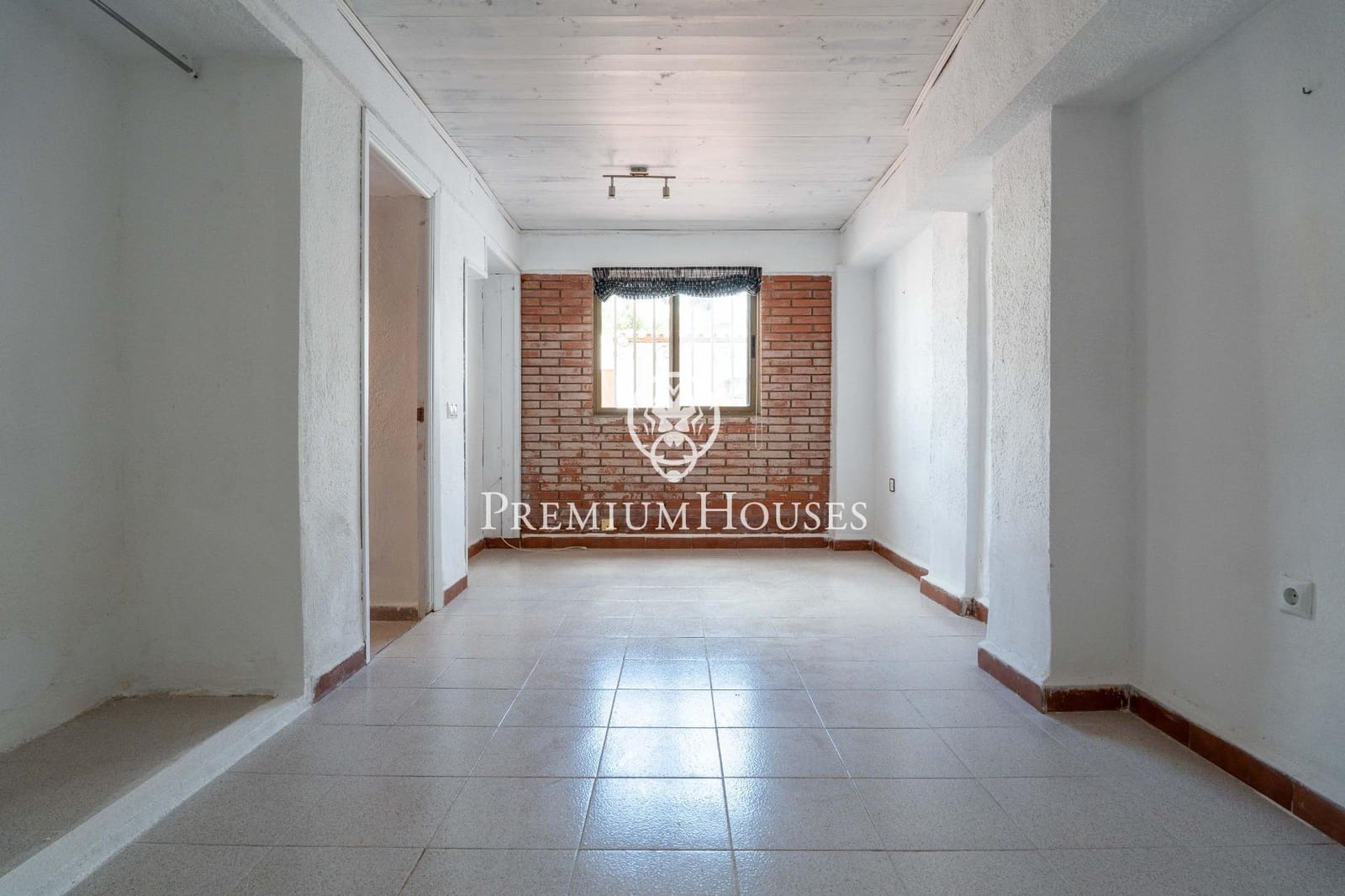 4 bedroom Terraced Villa for sale in Tarragona city with garage - € 365,000 (Ref: 9839533)