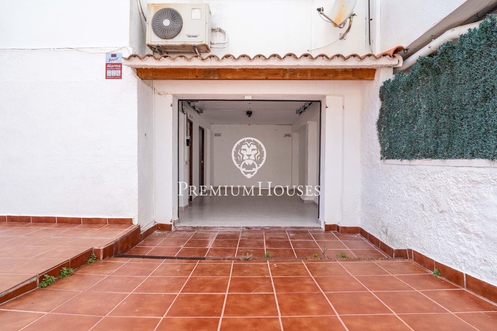 4 bedroom Terraced Villa for sale in Tarragona city with garage - € 365,000 (Ref: 9839533)
