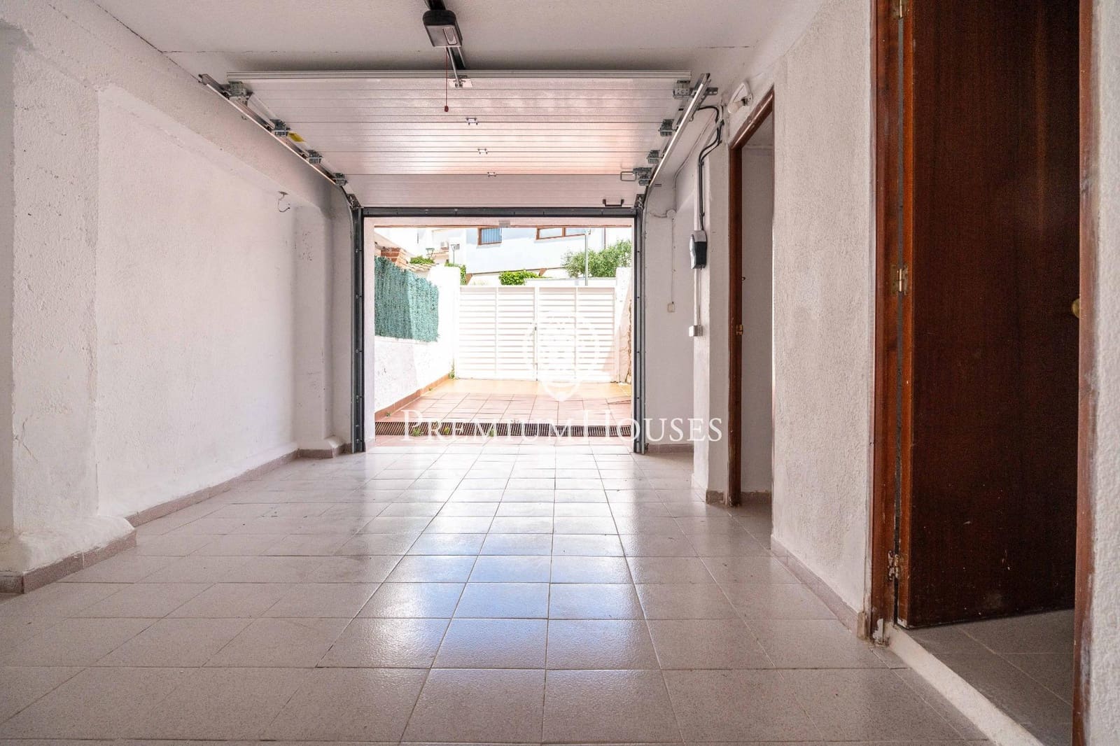 4 bedroom Terraced Villa for sale in Tarragona city with garage - € 365,000 (Ref: 9839533)
