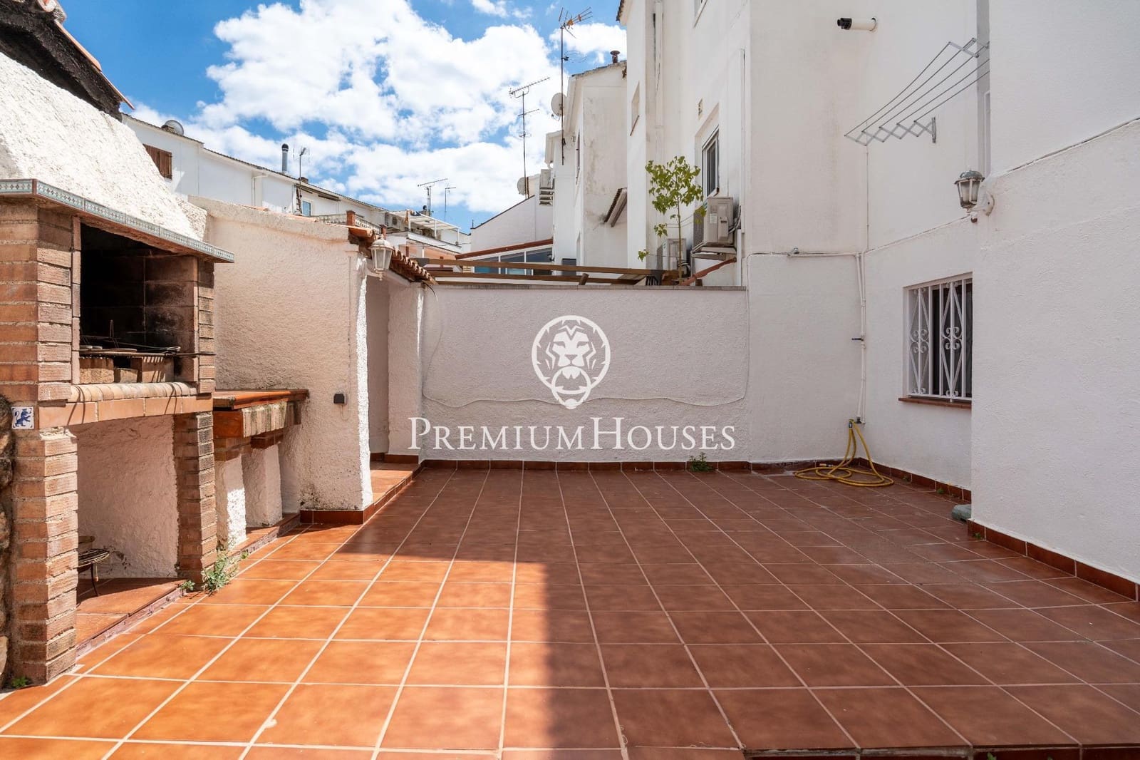 4 bedroom Terraced Villa for sale in Tarragona city with garage - € 365,000 (Ref: 9839533)