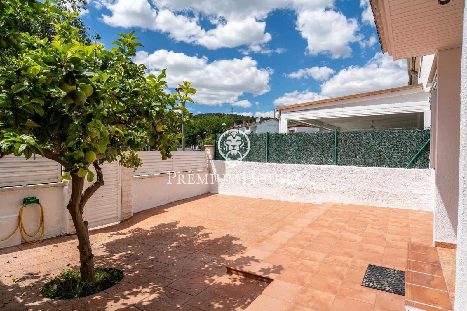 4 bedroom Terraced Villa for sale in Tarragona city with garage - € 365,000 (Ref: 9839533)