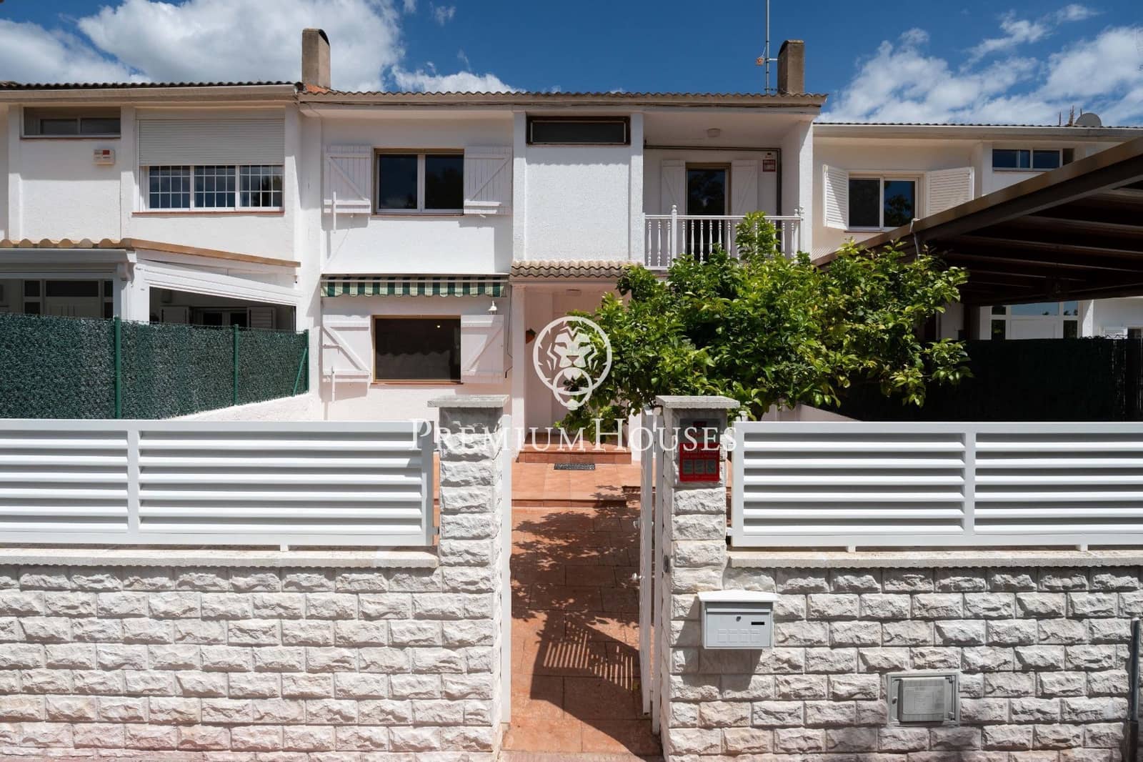 4 bedroom Terraced Villa for sale in Tarragona city with garage - € 365,000 (Ref: 9839533)