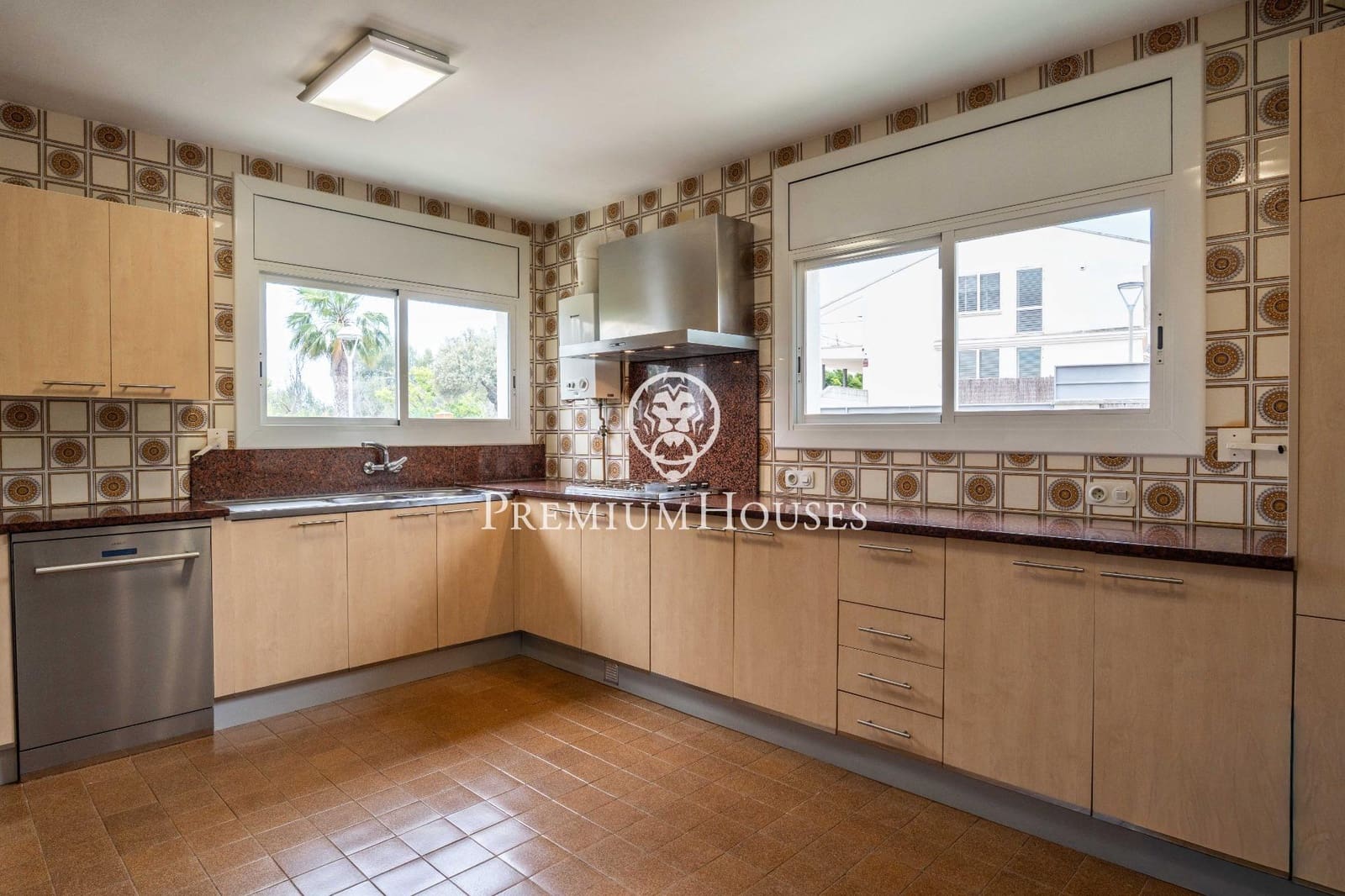 4 bedroom Villa for sale in Vilanova i la Geltru with pool garage - € 858,000 (Ref: 9839536)