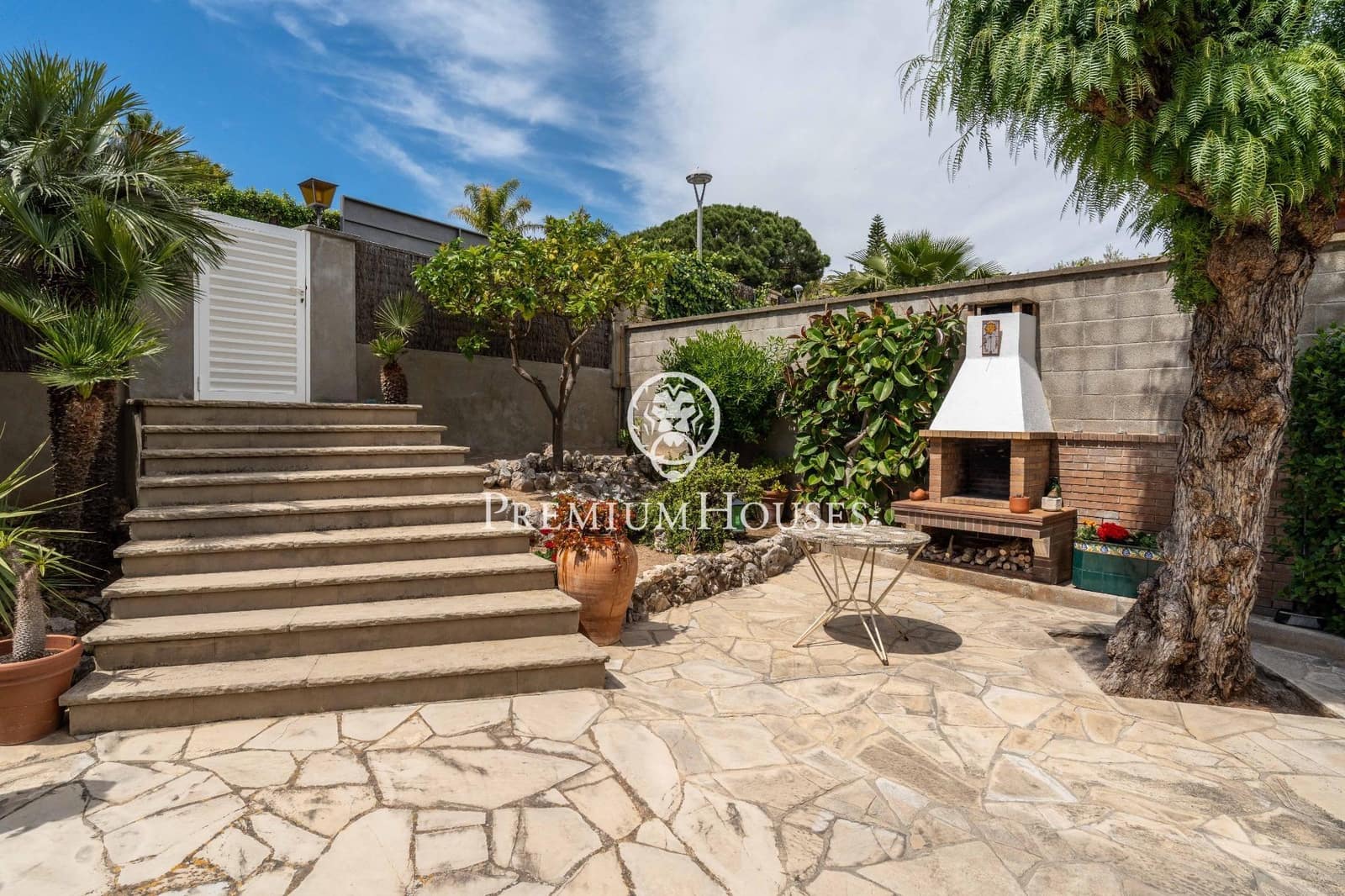 4 bedroom Villa for sale in Vilanova i la Geltru with pool garage - € 858,000 (Ref: 9839536)