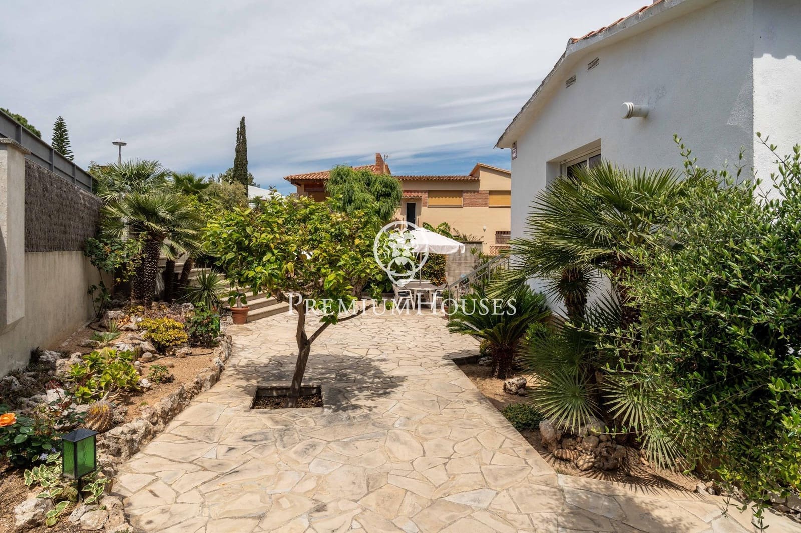 4 bedroom Villa for sale in Vilanova i la Geltru with pool garage - € 858,000 (Ref: 9839536)