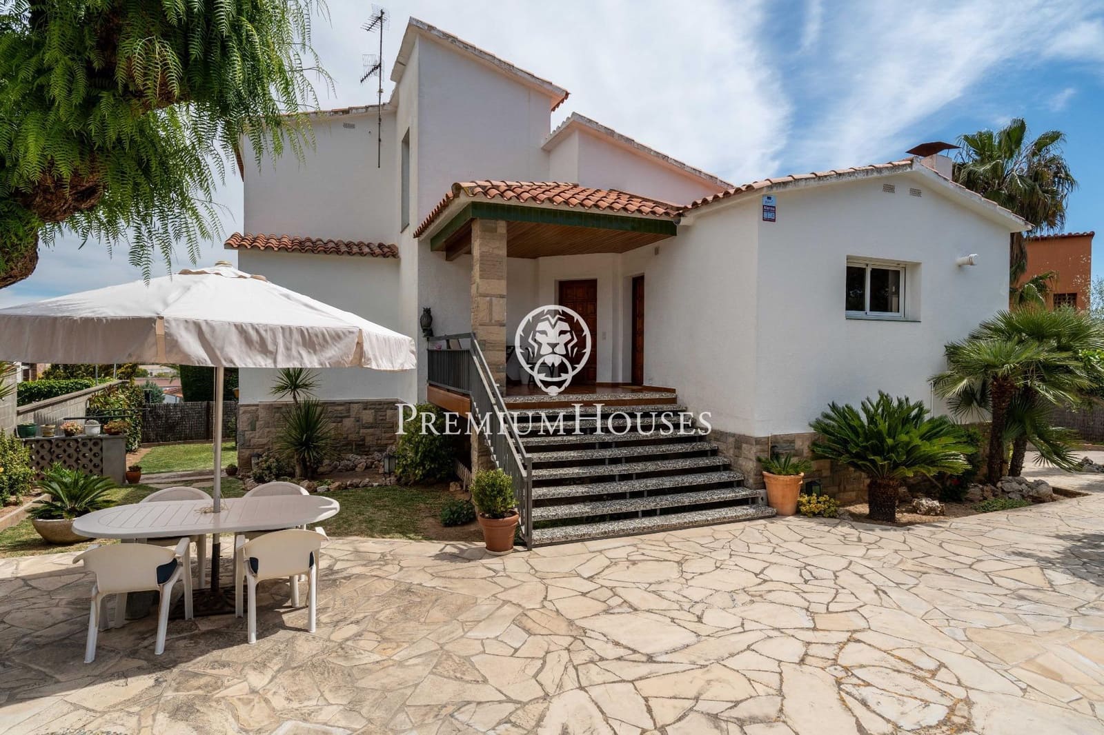 4 bedroom Villa for sale in Vilanova i la Geltru with pool garage - € 858,000 (Ref: 9839536)