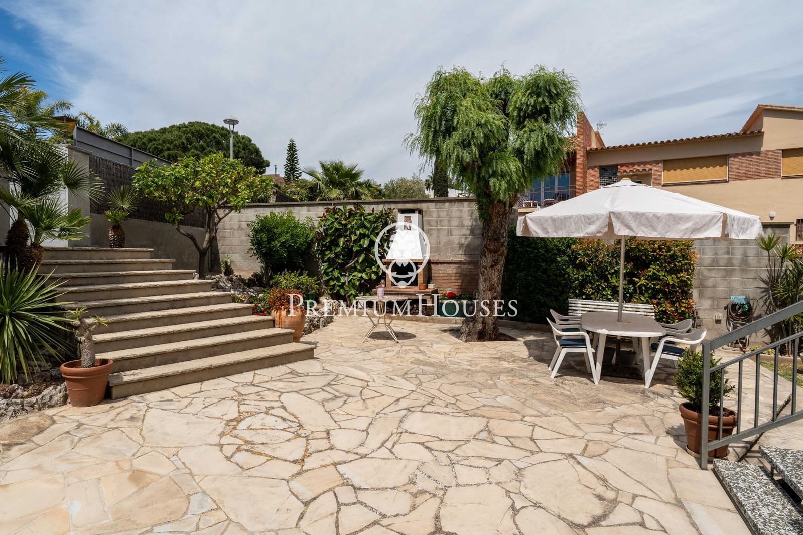 4 bedroom Villa for sale in Vilanova i la Geltru with pool garage - € 858,000 (Ref: 9839536)