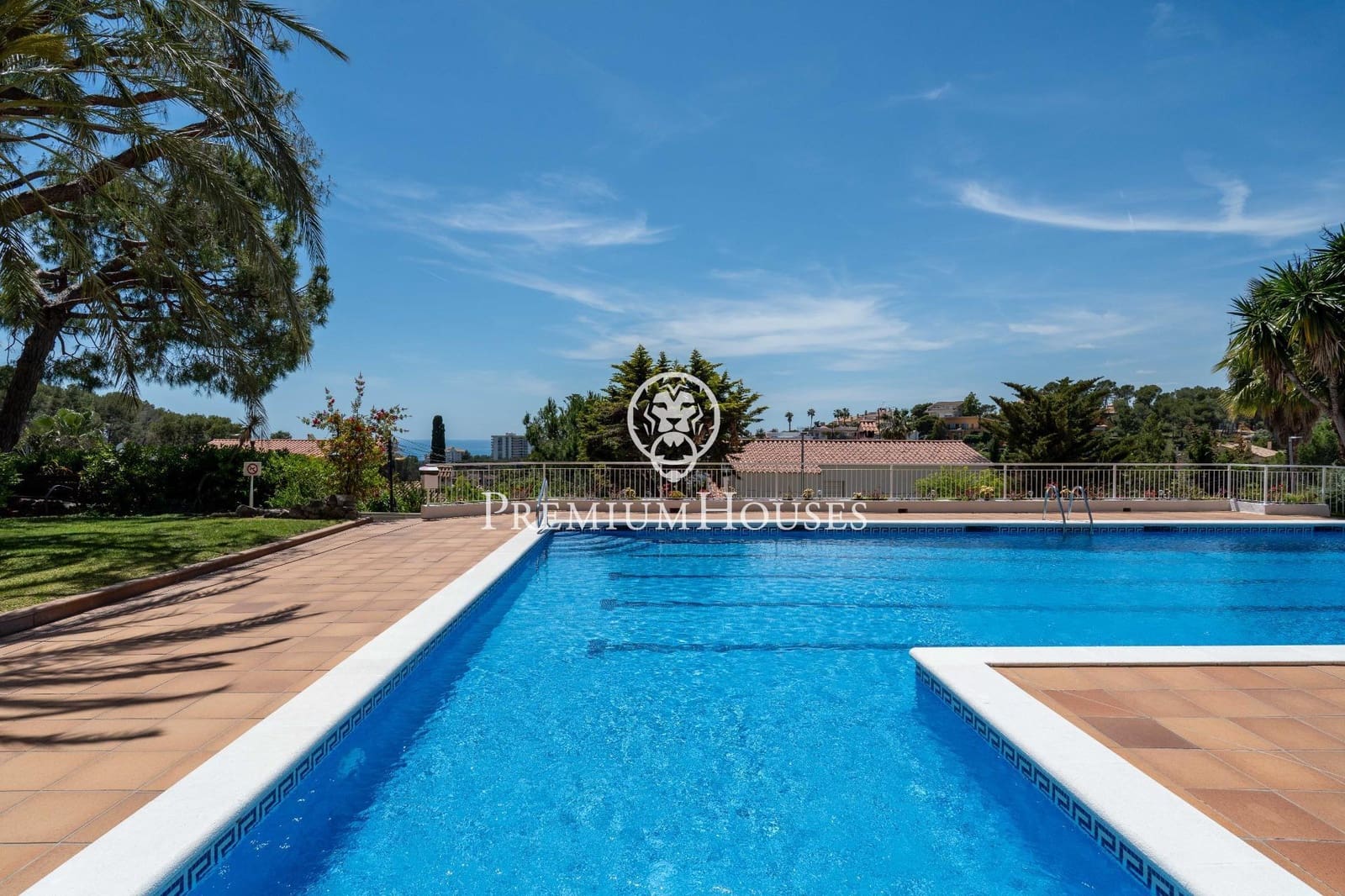 2 bedroom Flat for sale in Sant Pere de Ribes with pool - € 420,000 (Ref: 9849653)