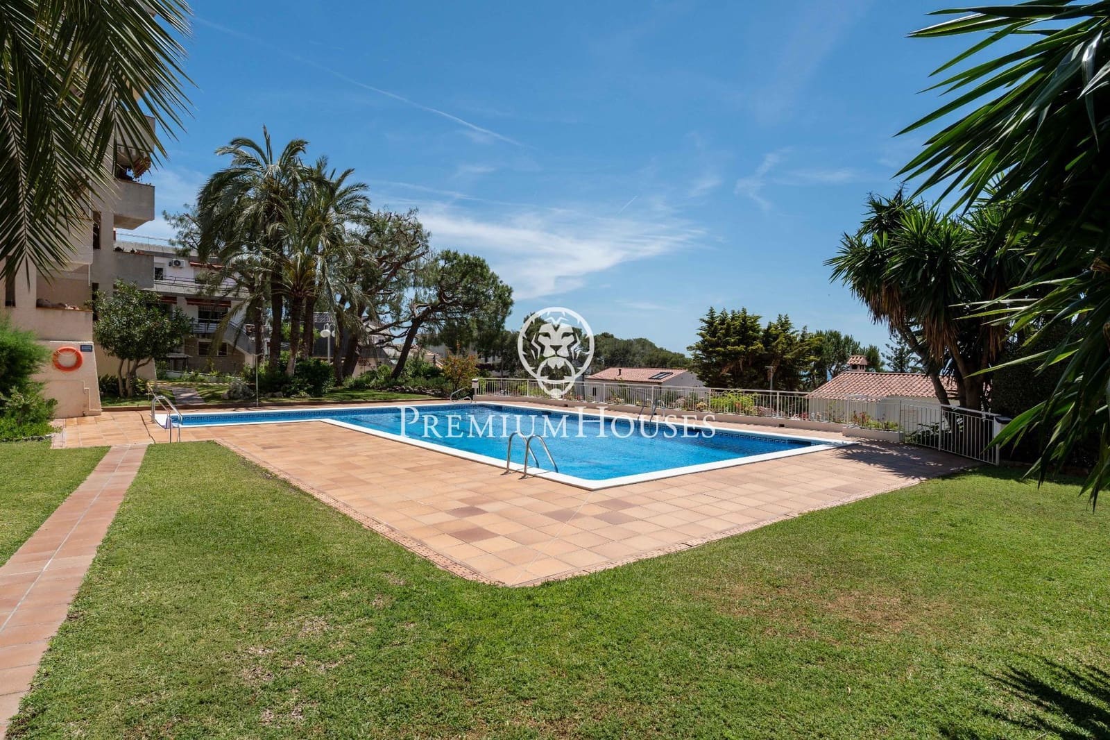 2 bedroom Flat for sale in Sant Pere de Ribes with pool - € 420,000 (Ref: 9849653)