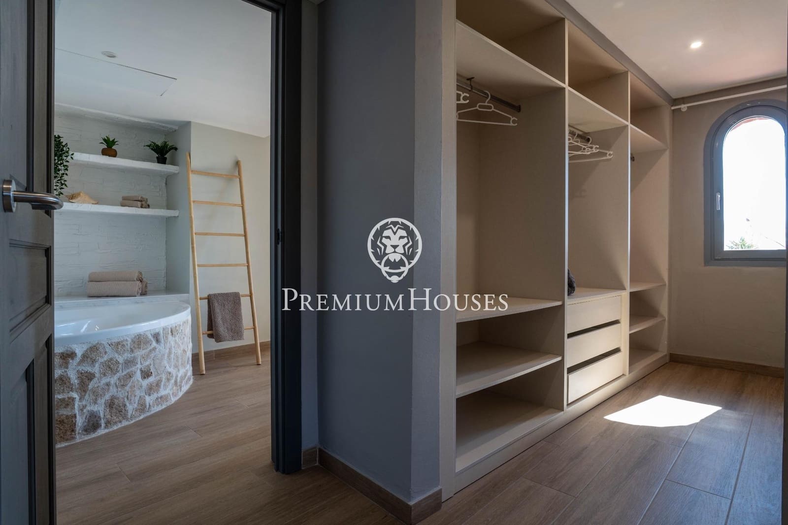 6 bedroom Finca/Country House for sale in La Selva del Camp - € 2,900,000 (Ref: 9855701)