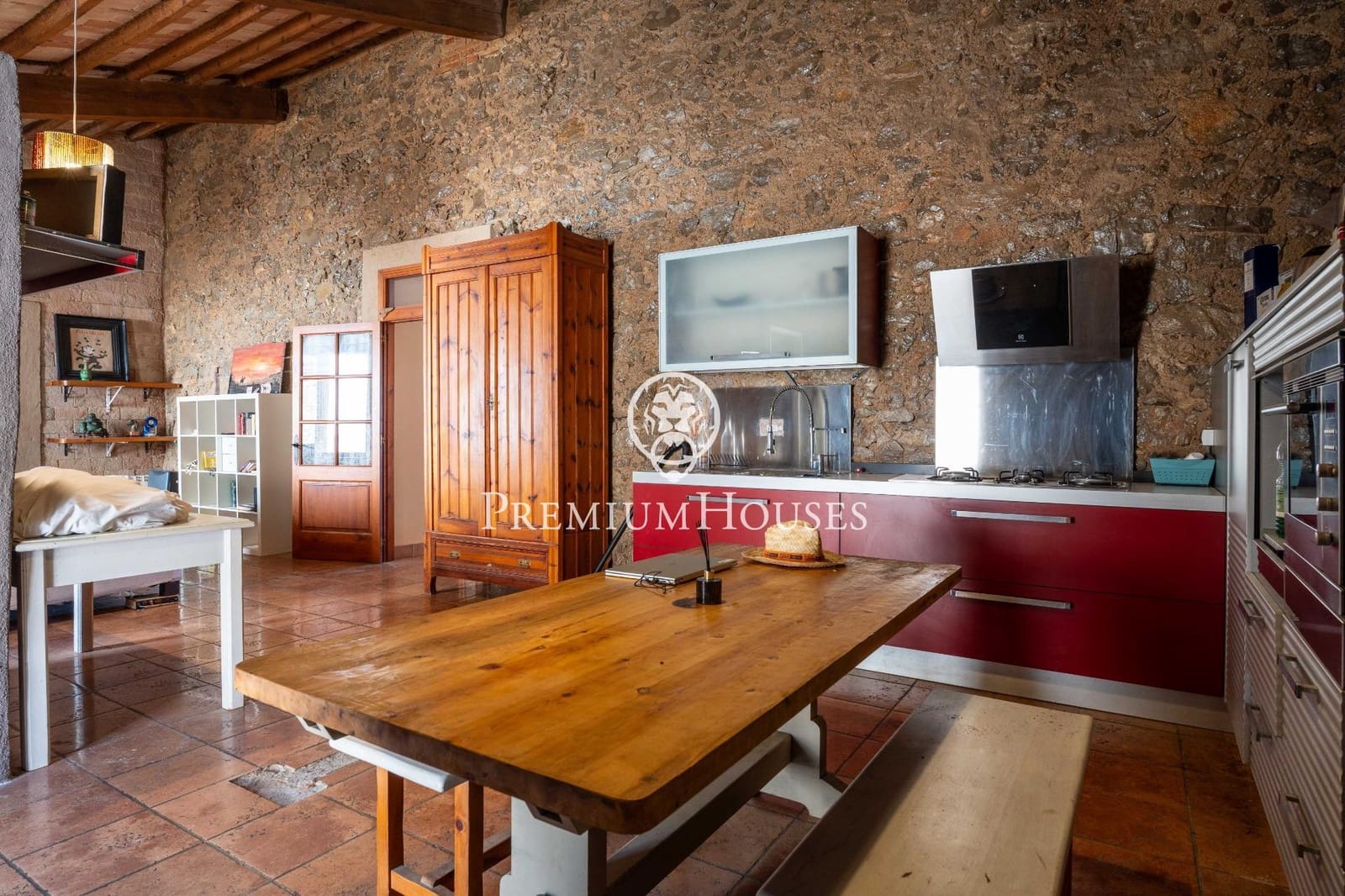 6 bedroom Finca/Country House for sale in Sant Pere de Ribes - € 1,370,000 (Ref: 9867153)