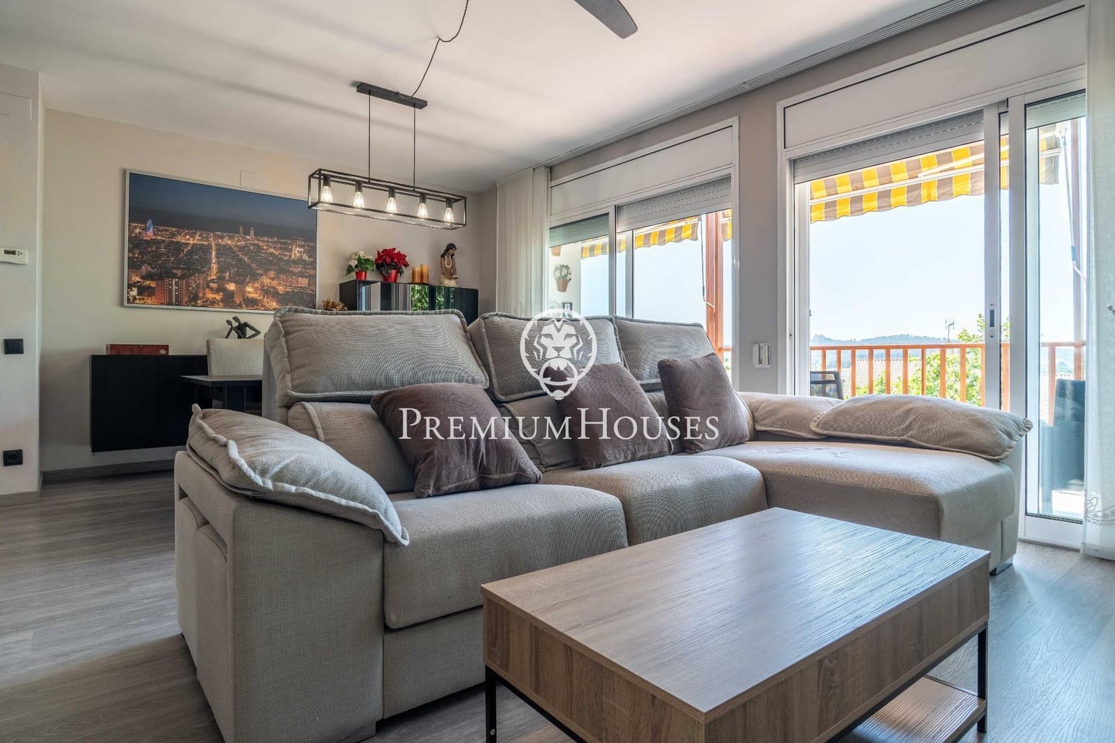 3 soveværelse Penthouse til salg i Sant Pere de Ribes med swimmingpool - € 450.000 (Ref: 9873711)