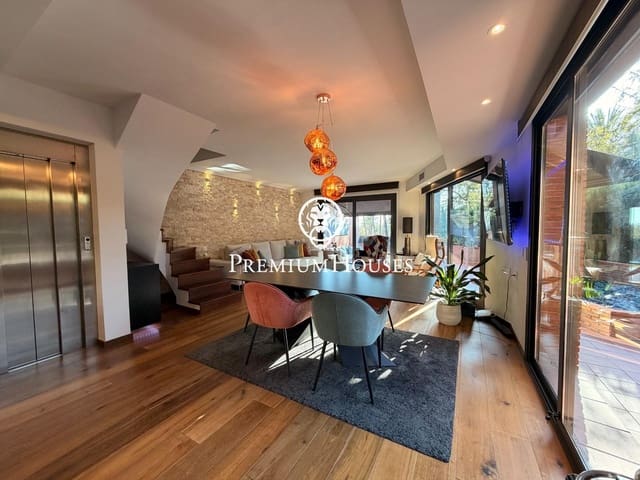 5 sovrum Radhus till salu i Sitges med pool garage - 1 495 000 € (Ref: 9876640)