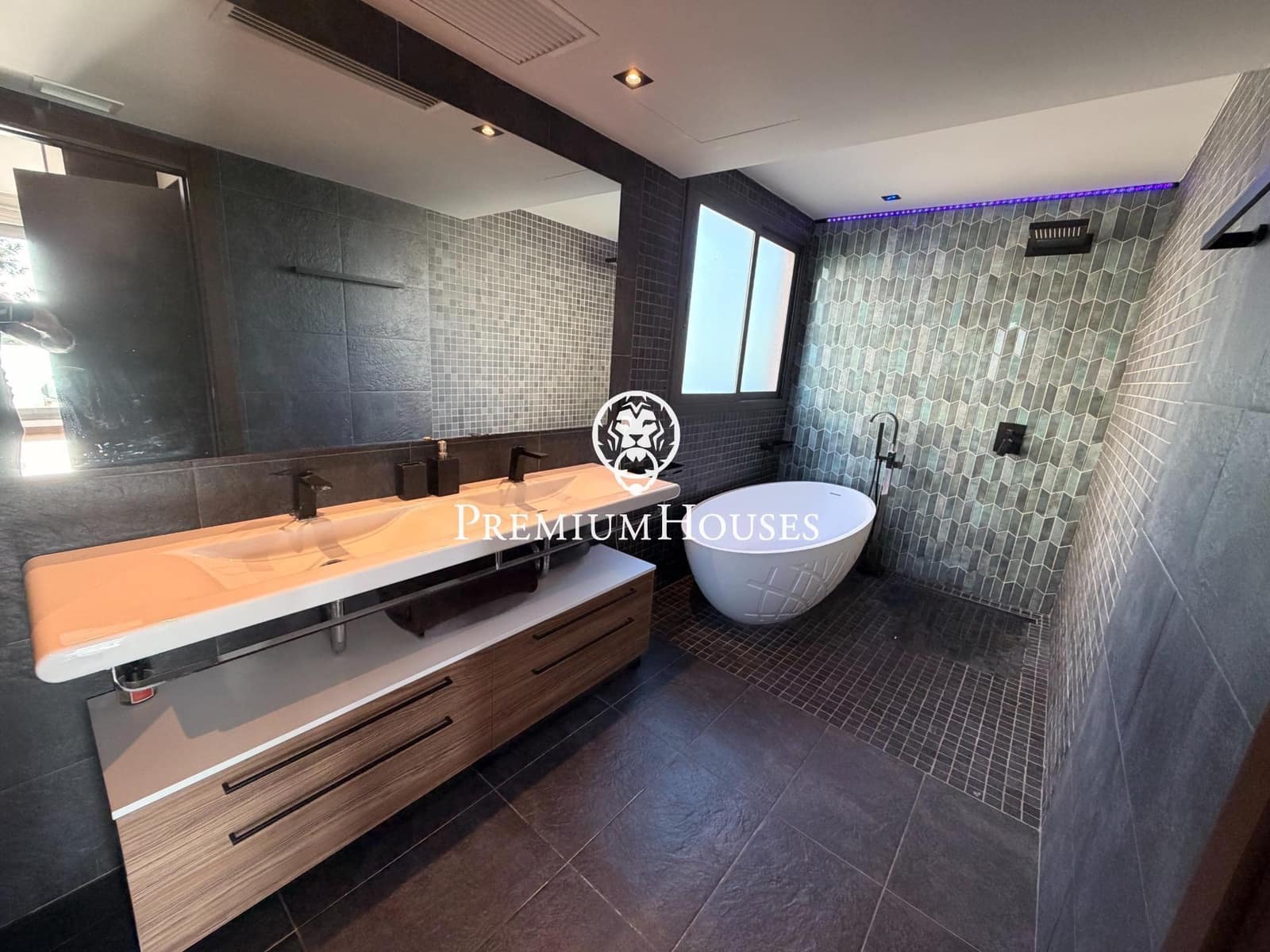 5 soveværelse Rækkehus til salg i Sitges med swimmingpool garage - € 1.495.000 (Ref: 9876640)