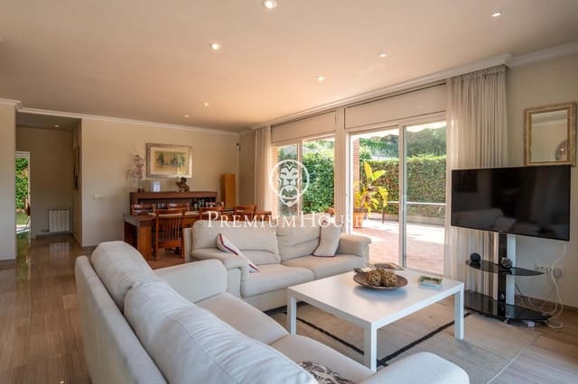 6 soveværelse Villa til salg i Tarragona by med swimmingpool garage - € 625.000 (Ref: 9879033)