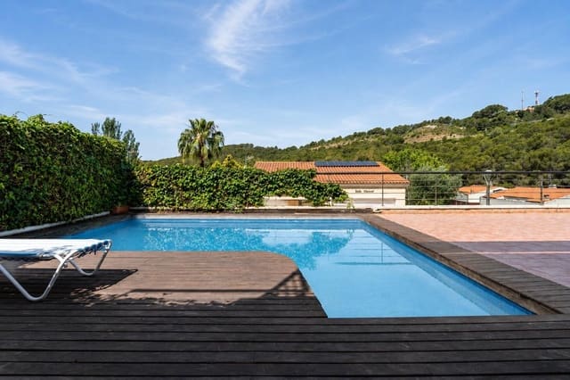 6 soveværelse Villa til salg i Tarragona by med swimmingpool garage - € 625.000 (Ref: 9879033)