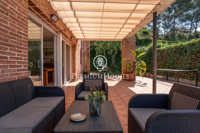 6 soveværelse Villa til salg i Tarragona by med swimmingpool garage - € 625.000 (Ref: 9879033)