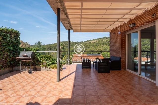 6 soveværelse Villa til salg i Tarragona by med swimmingpool garage - € 625.000 (Ref: 9879033)