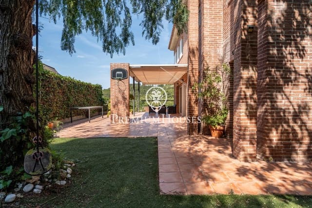 6 soveværelse Villa til salg i Tarragona by med swimmingpool garage - € 625.000 (Ref: 9879033)