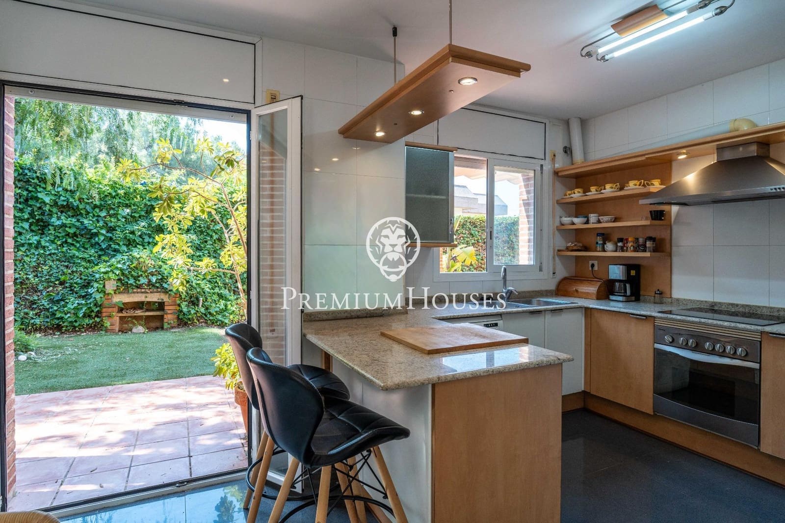 6 slaapkamer Villa te koop in Tarragona stad met zwembad garage - € 625.000 (Ref: 9879033)