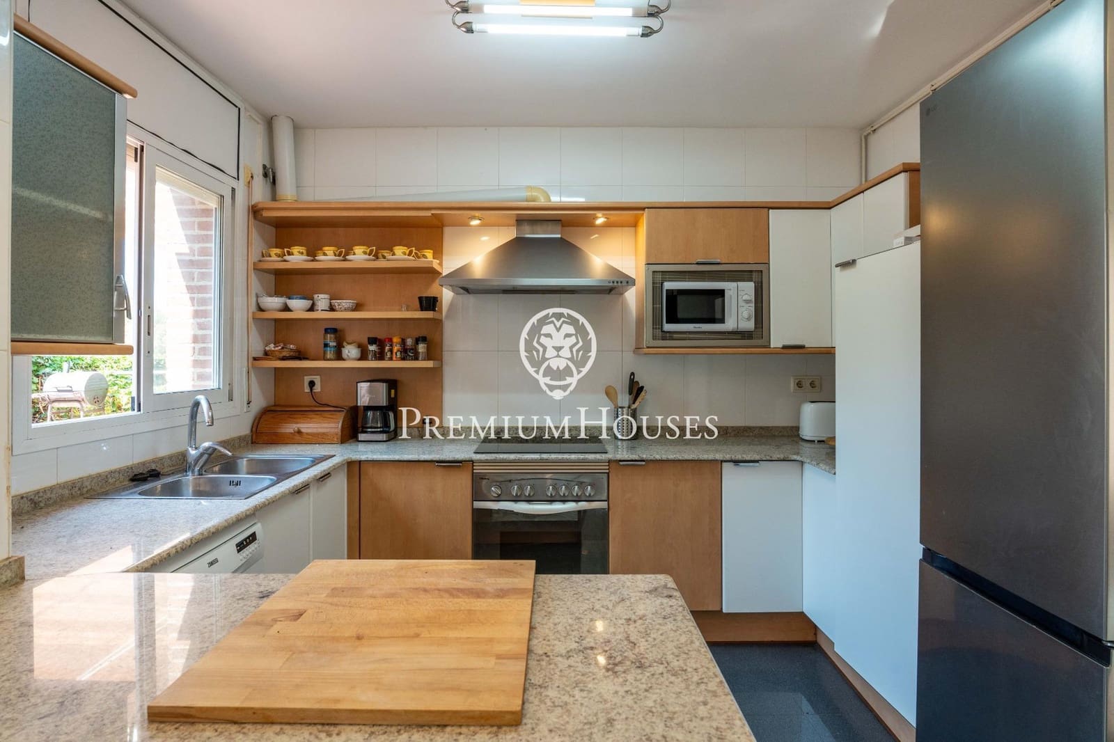 6 slaapkamer Villa te koop in Tarragona stad met zwembad garage - € 625.000 (Ref: 9879033)
